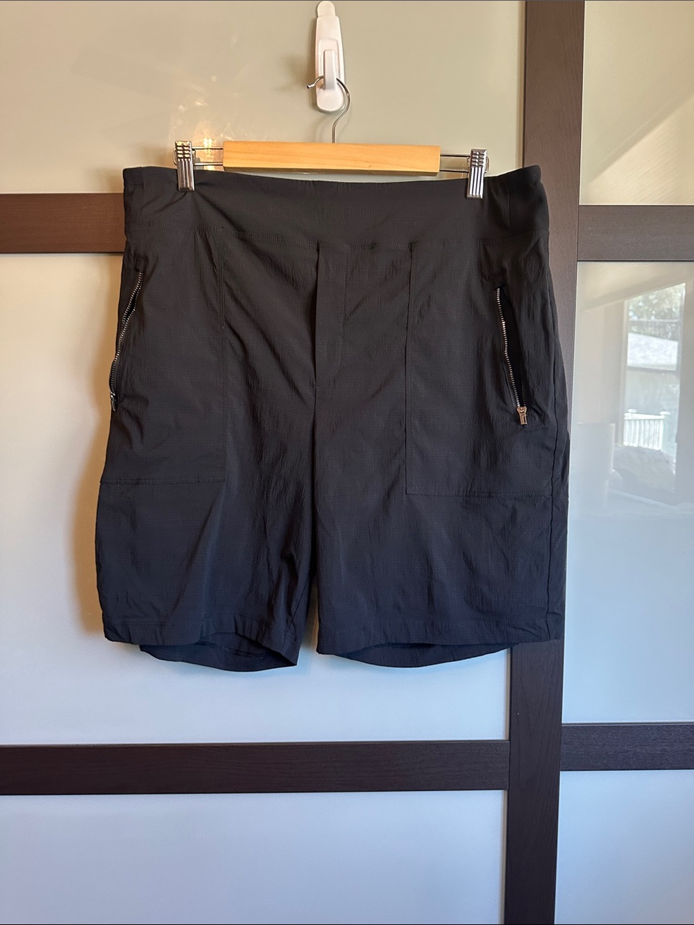 Women’s Athleta Performance Black Shorts size 16